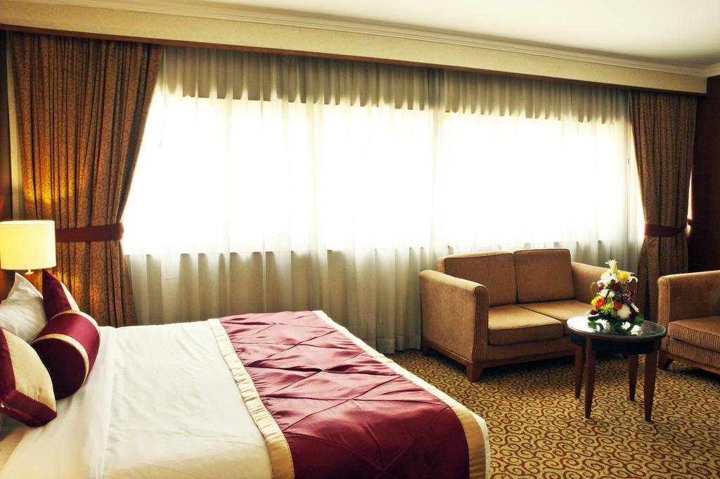 Ramee Royal Hotel Dubai Exteriör bild